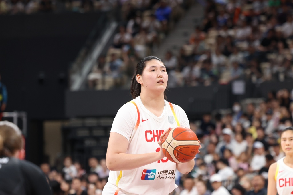 苏群：日本小组赛场均三分出手近39次 张子宇打中锋时补防很重要